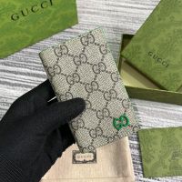Gucci Medium Card Holder with GG Logo In GG Supreme Canvas Beige/Green